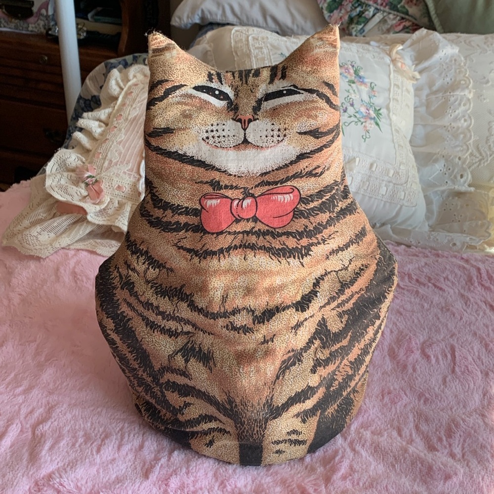 Vintage Cat-Shaped Plush Pillow tea cozy with Bow Tie